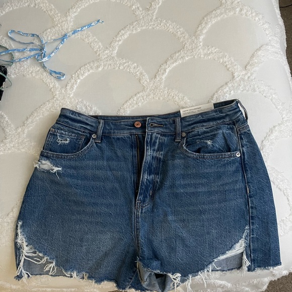 Size 12 American Eagle Mom Shorts (Highest Rise) - Picture 2 of 2